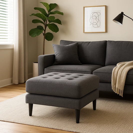 Taburete Otomano de Tela Gris Oscuro con Diseño Acolchado y Patas de Madera