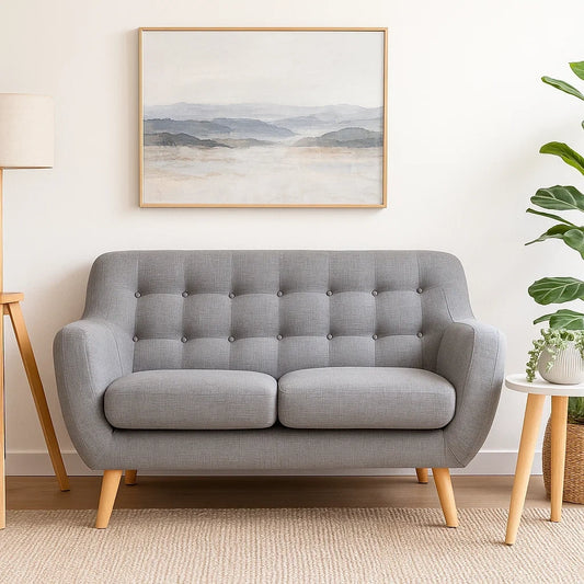 Sofá de Dos Plazas en Tela Gris con Estilo Escandinavo y Patas de Madera